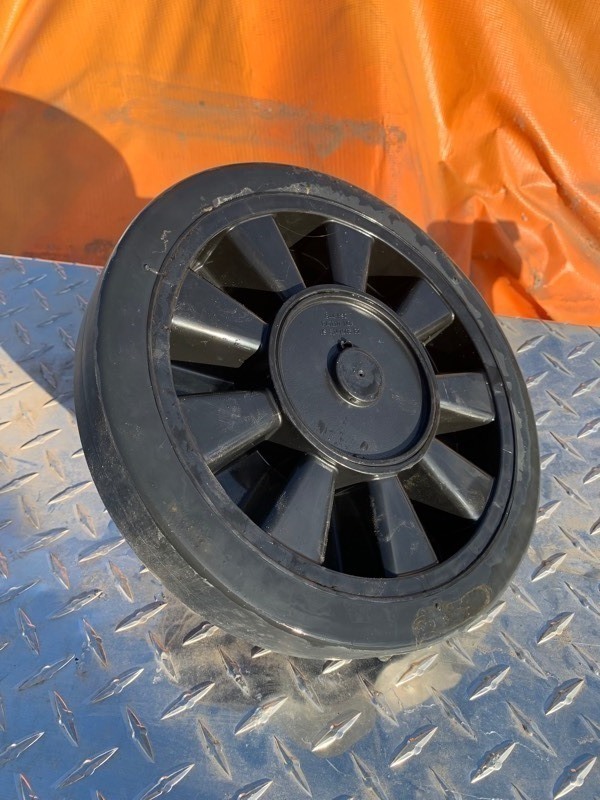 lot 148 image: 10 Heavy Duty 10 Plastic Wheels