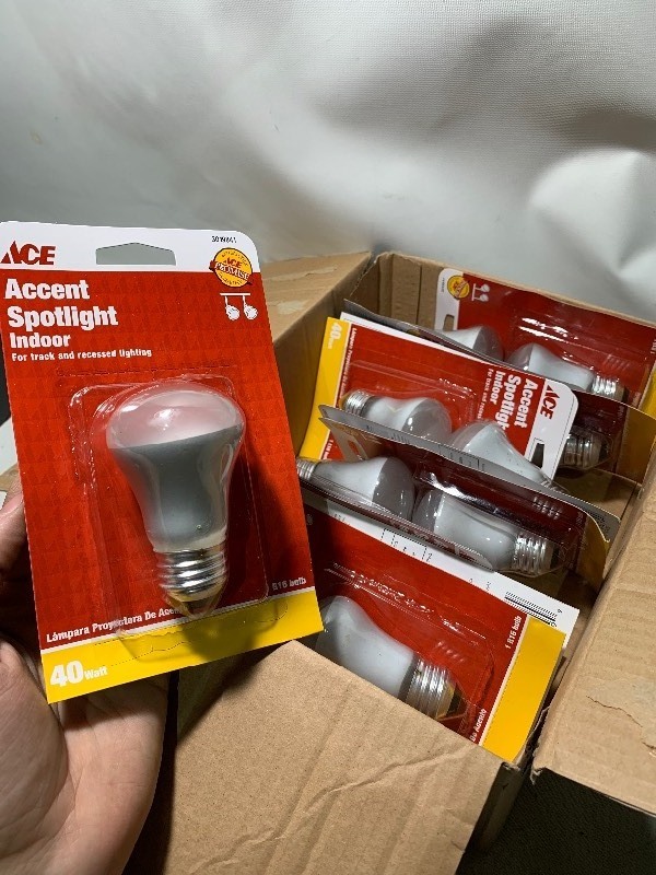 lot 189 image: 12 New Ace Hardware Accent Light Bulbs 40 Watts