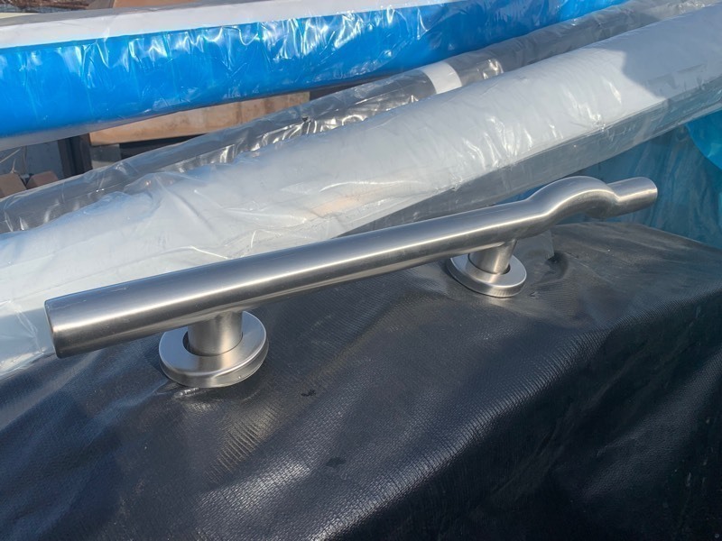 lot 453 image: 1 Stainless Steel Hand Rails 24