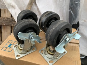 lot 51 image: Set of 4 Heavy Duty Industrial 5 Casters w Mount and Breaks