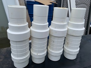 lot 52 image: 4 - 2 PVC Pipe Extenders