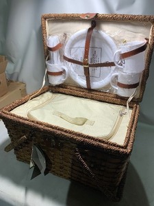 lot 5 image: Large Temperature Insulated Wicker Picnic Basket w Dinning Supplies