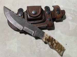 lot 38 image: High Dollar Gold Mountain Gallery Heavy Duty 6 Demarcus Steel Blade Hunting Knife