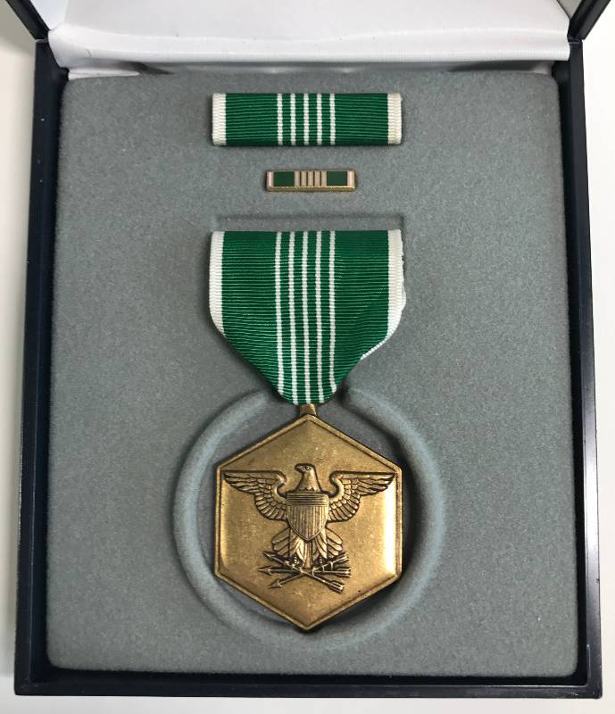 lot 3165 image: MILITARY MEDAL - MERIT U.S.A. In the case Green and white ribbon plus pins and bar