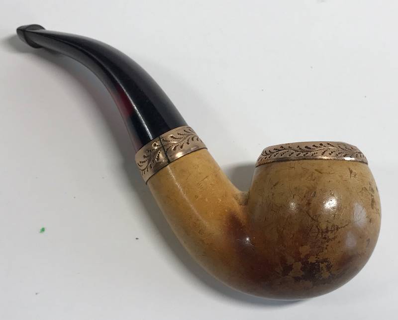 lot 3182 image: Vintage Smoking Pipe with Gold Rings