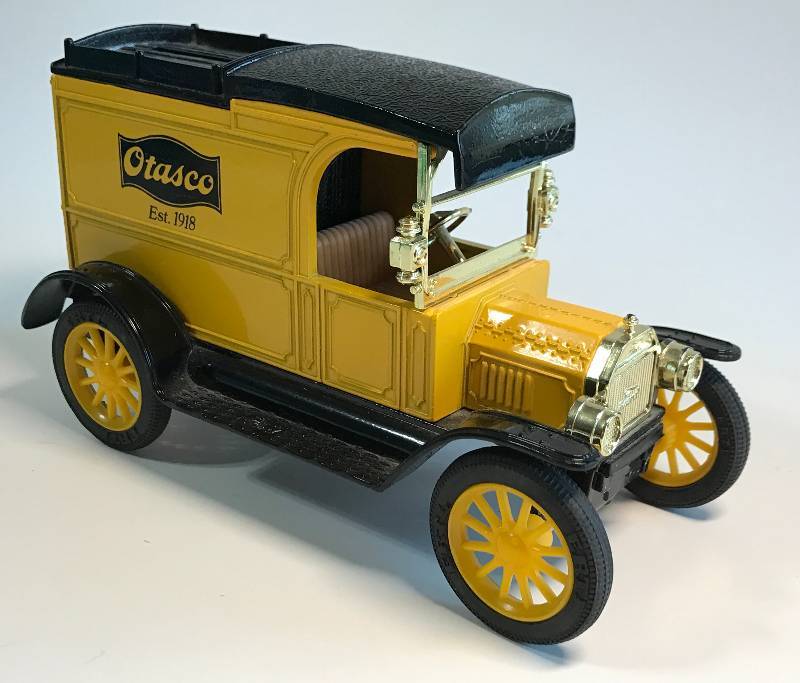 lot 3189 image: Numbered Edition 1913 Model T Van made by The ERTL co.