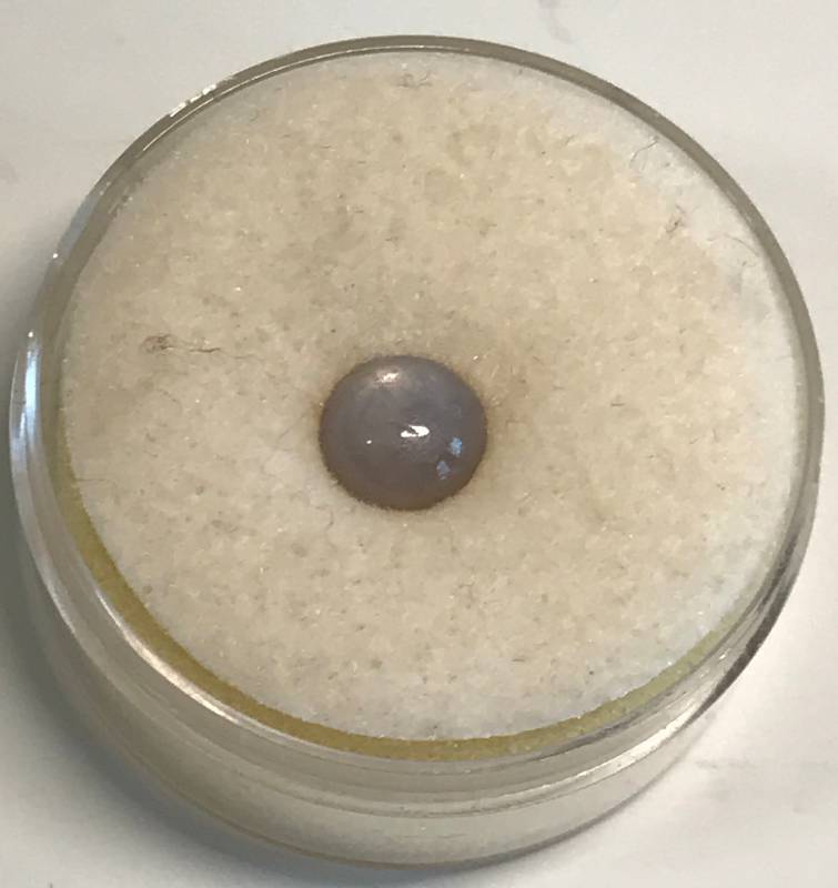 lot 3199 image: Loose Stone - Marked as 1.37ct Sapphire (old pawn shop inventory)