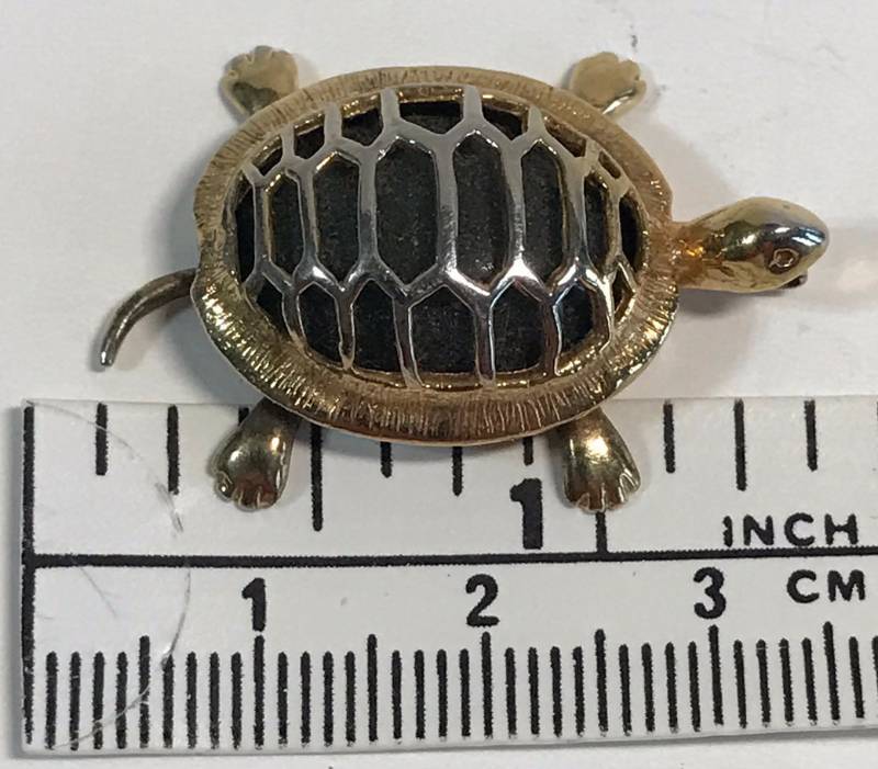 lot 3200 image: Very Cute Sterling Silver Turtle Pendant (old pawn shop inventory)