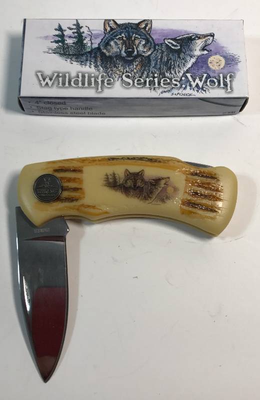 lot 3259 image: Pocket knife 4 closed NEW IN BOX Stainless Steel Blade Whildlife Series WOLF Stag Type Handle