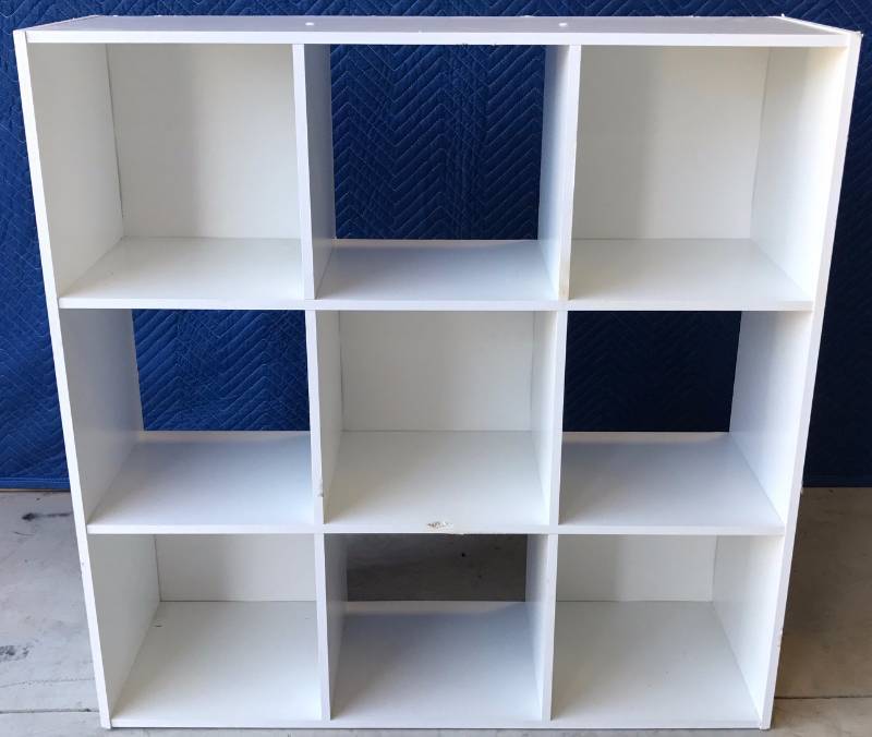 lot 3152 image: White Cube Shelves