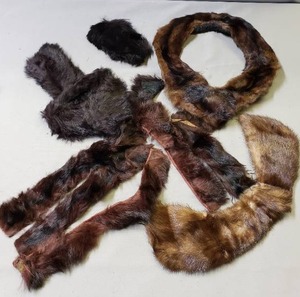 lot 140 image: Fur Collar, Cuffs, & Scraps