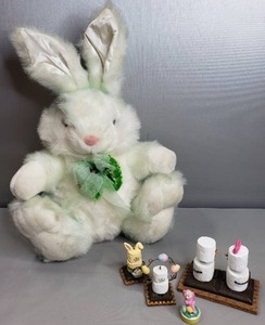 lot 50 image: Stuffed Easter Bunny & Marshmallow People Decor, Red Basket