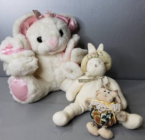 lot 68 image: Stuffed Animals Easter Bunnies & Cow