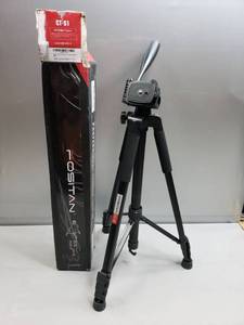 lot 82 image: Fositan Profesional Tripod