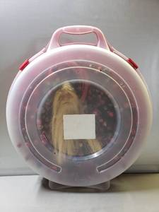 lot 194 image: 20 BerrySanta Wreath & Wreath Storage Box