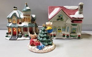 lot 208 image: Hand Painted Lighted Porcelain Houses, Little Mice Christmas Figurine