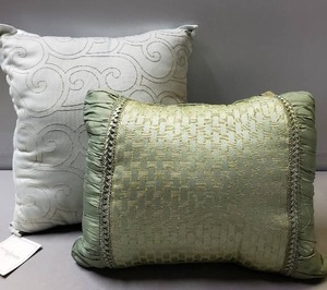 lot 209 image: Throw Pillows