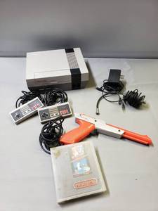 lot 35 image: Nintendo Game Console, 1985 Nintendo Zapper Gun, Mario Brothers & Duck Hunt Game