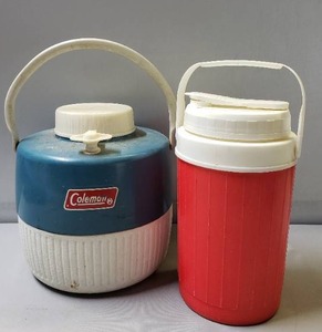 lot 8 image: Vintage Coleman Beverage Cooler