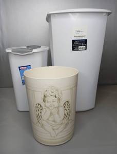 lot 21 image: Clean Wastebaskets, 10 Gal. 3 Gal. 2 Gal.
