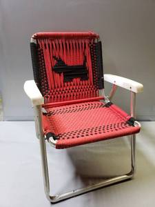 lot 24 image: Child Size Folding Lawn Chair