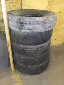 lot 221 image: Tires (P195  65R15)