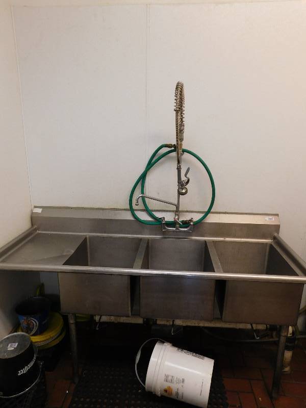 lot 702 image: 3 Bay Sink