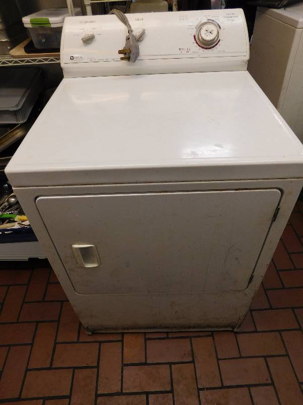 lot 704 image: Maytag Ensignis Super Size Dryer