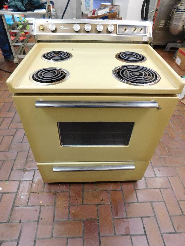Retro Whirlpool Electric Stove RUSH!! Double D's Sports Bar