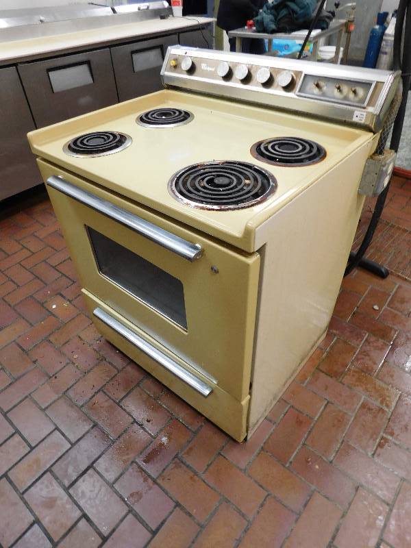 Retro Whirlpool Electric Stove | RUSH!! Double D's Sports Bar ...