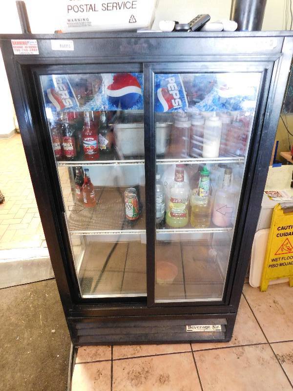 lot 709 image: Beverage Air 36 Inch Sliding Door Cooler