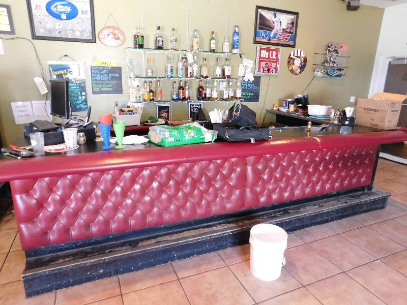 lot 711 image: Bar And Bar Back
