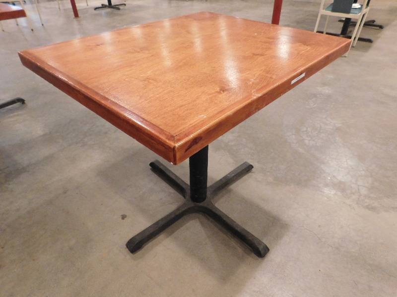 lot 739 image: Table