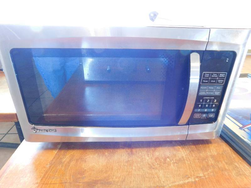 lot 743 image: Magic Chef Microwave