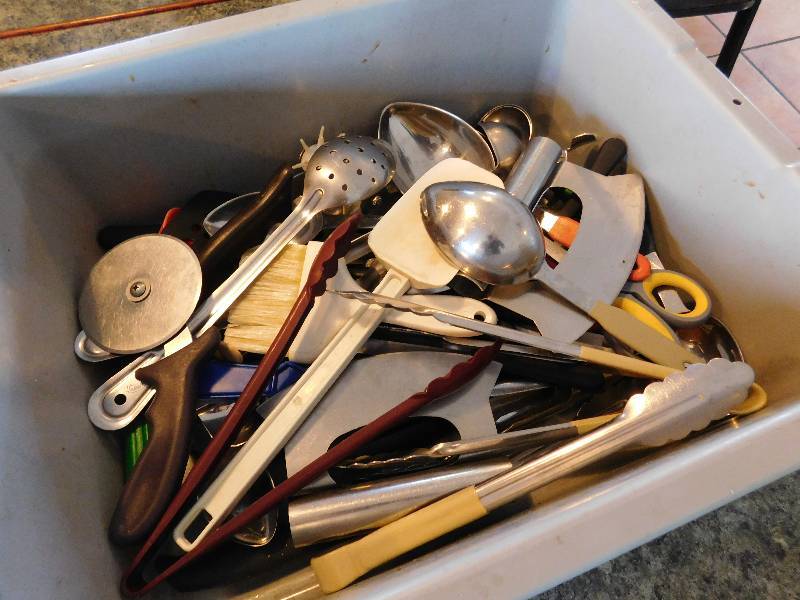 lot 746 image: Large Assortment Of Kitchen Utensils