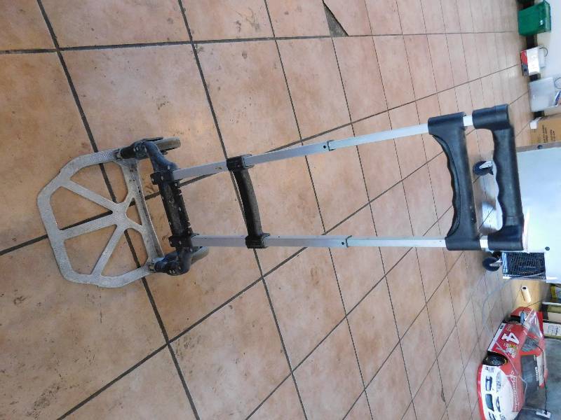 lot 747 image: Portable Collapsible Dolly