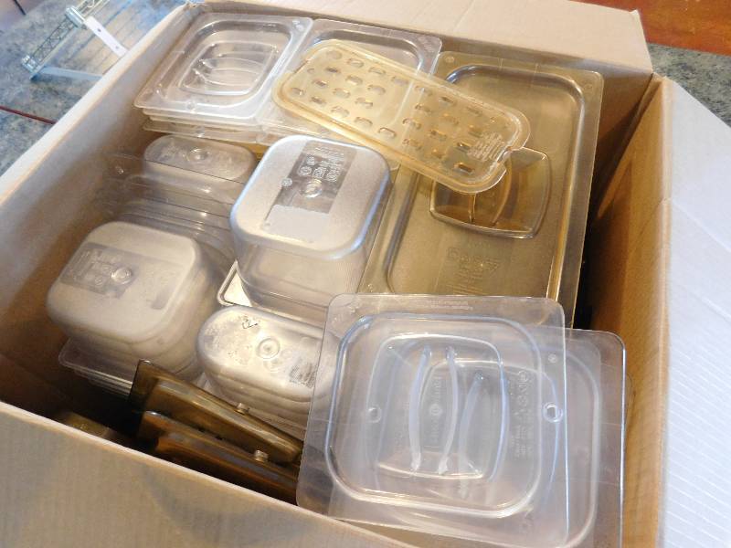 lot 748 image: Large Lot Of Plastic Pans & Lids