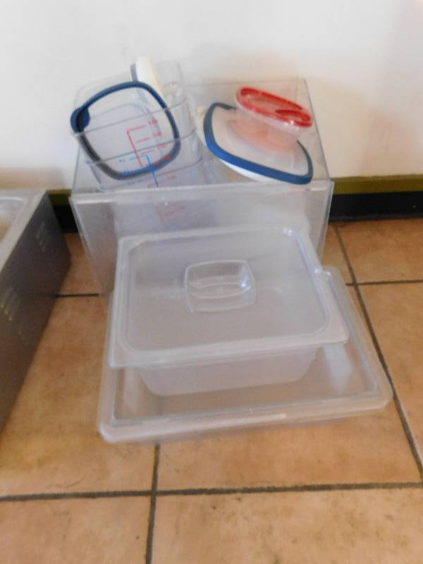 lot 753 image: Lot Of Plastic Pans