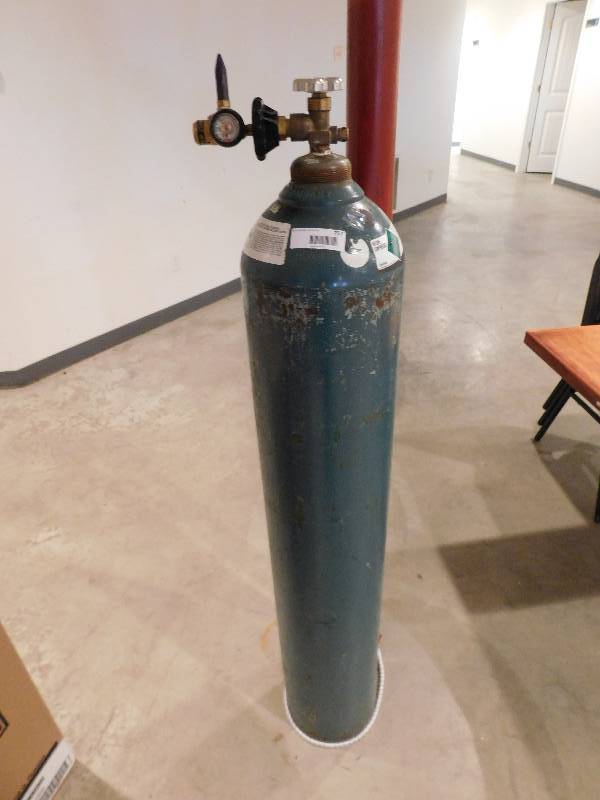 lot 757 image: Helium Tank
