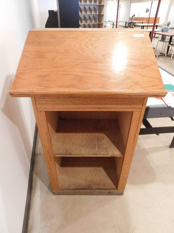 lot 771 image: Podium