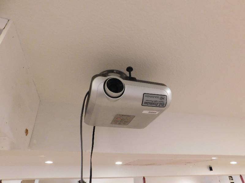 lot 772 image: Note Vision HD Projector