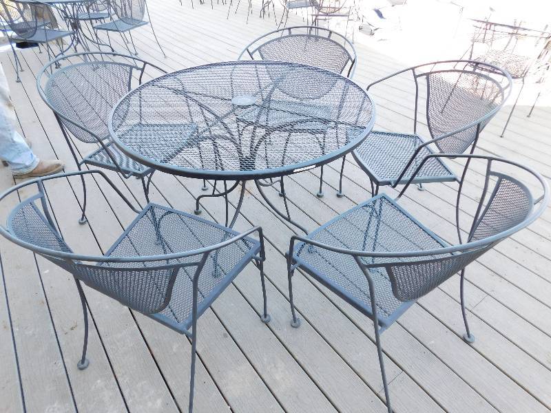 lot 783 image: Patio Table & 5 Chairs