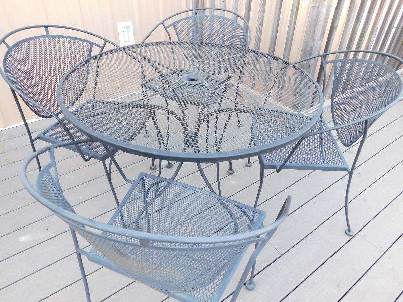 lot 785 image: Patio Table & 4 Chairs