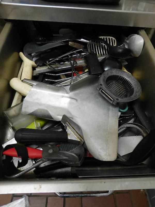 lot 793 image: Contents Of Drawer