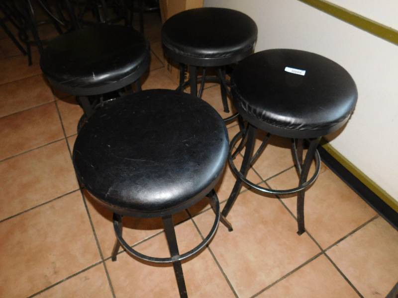 lot 721D image: Lot of 4 Swivel Bar Stools