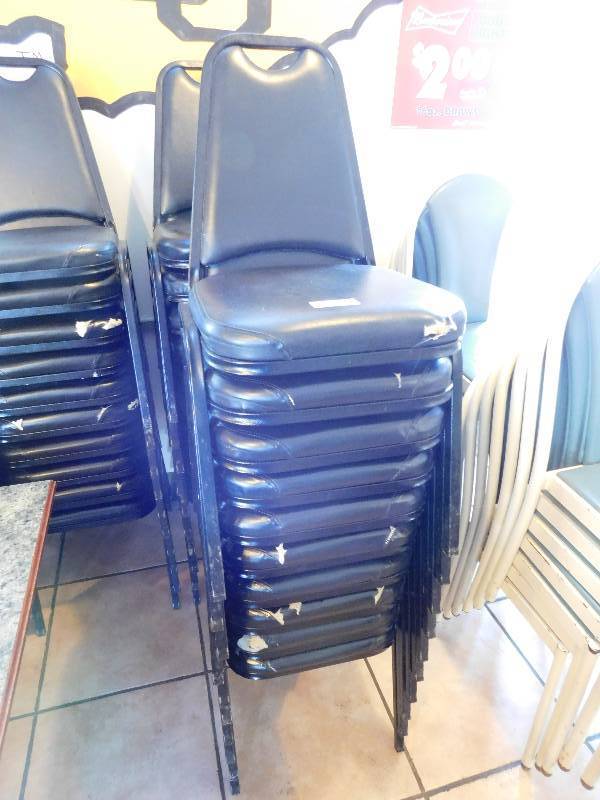 lot 736G image: Lot Of 14 Stackable Chairs