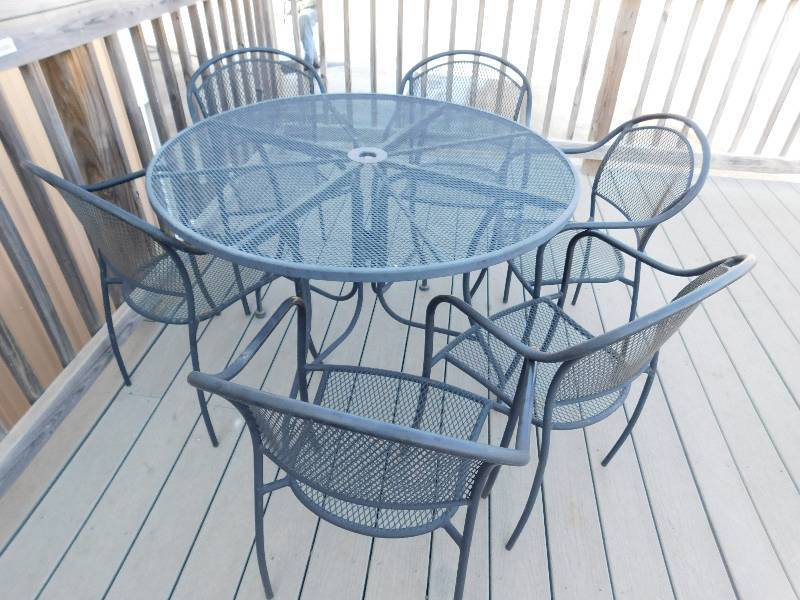 lot 784B image: Patio Table & 6 Chairs
