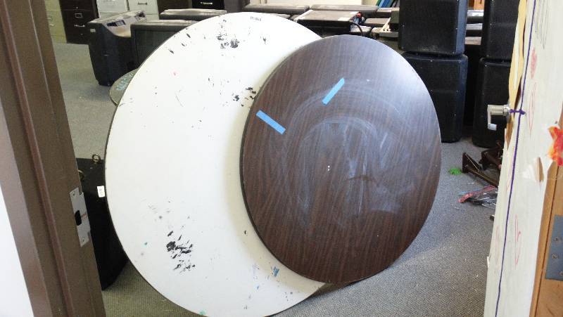 lot 372 image: 2 - round tables wlegs.