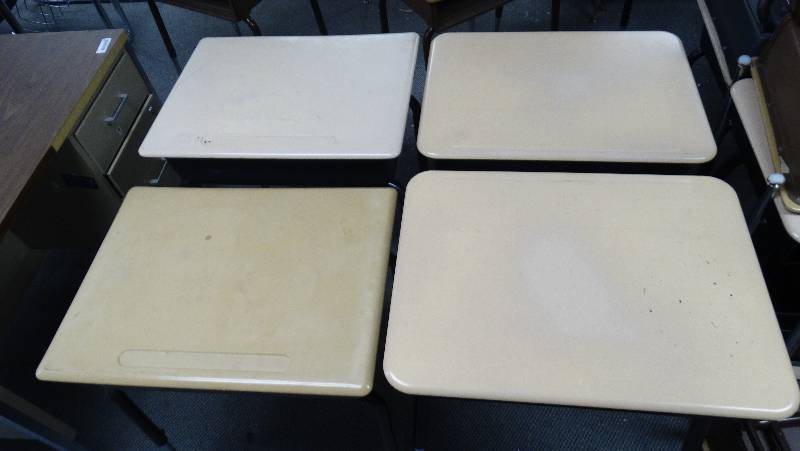 lot 403 image: 4 - Child desk wadjustable legs.