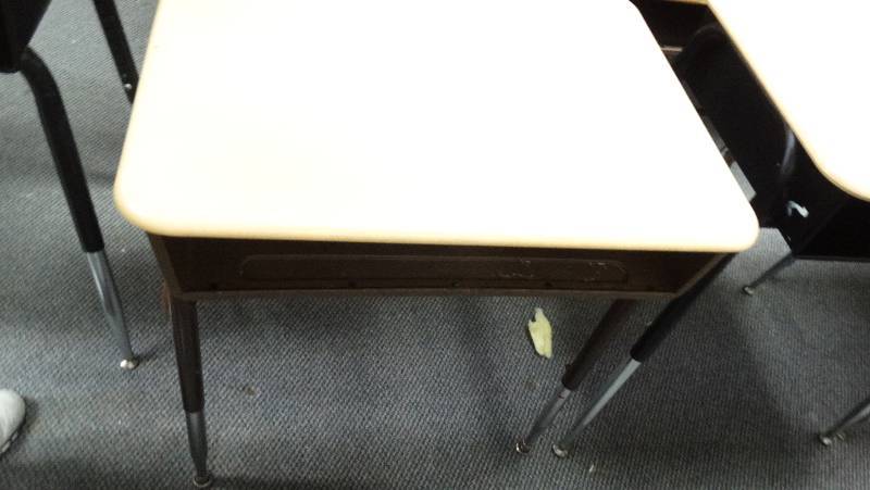 lot 404 image: 4 - Child desk wadjustable legs.